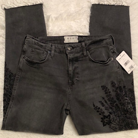“NEW” Free People Embroidered Girlfriend Jean - Picture 3 of 5